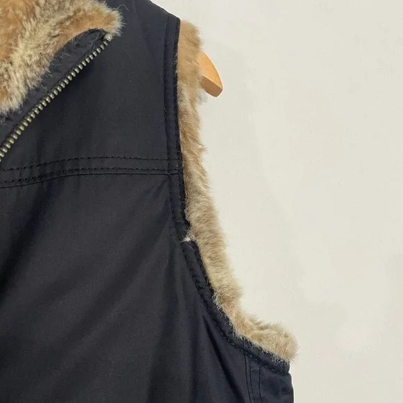 GAP | REVERSIBLE VEST SIZE M BLACK FUR TAN - Picture 6 of 8